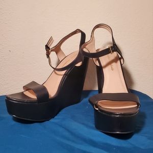 Black wedges